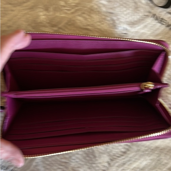 Coach handbag and matching wallet. - Picture 6 of 7